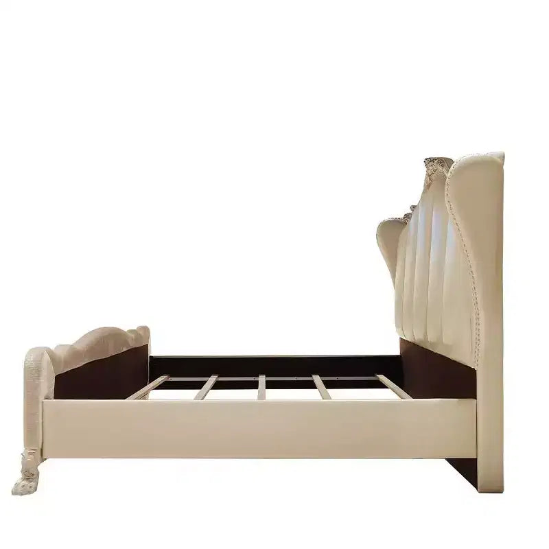 Acme Furniture 95" California King Dresden Ecopelle & Bianco osso: PU color champagne, piedi a zampa, testiera capitonné