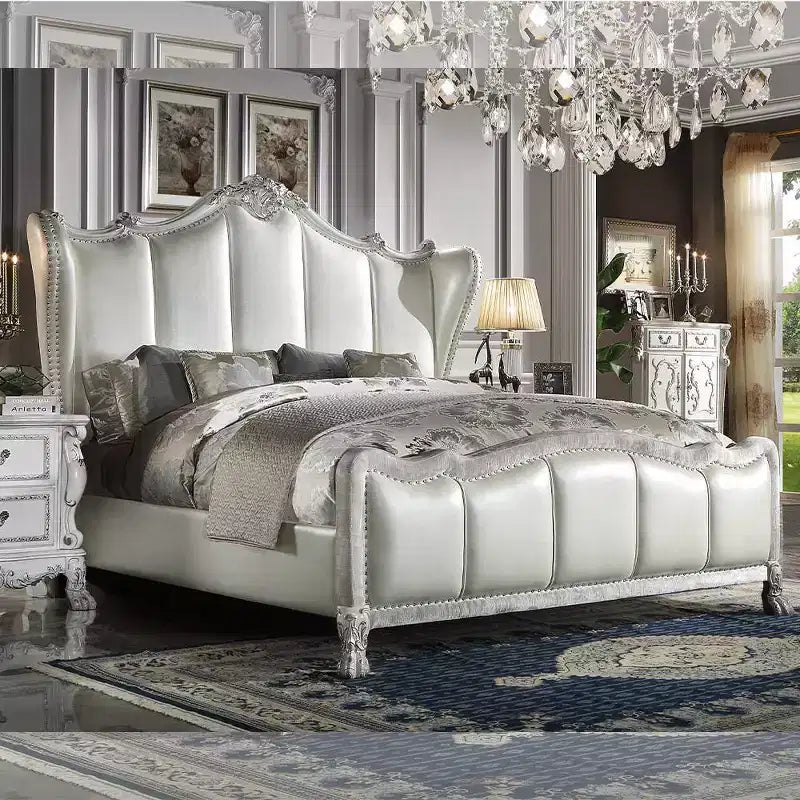 Acme Furniture 95" California King Dresden Ecopelle & Bianco osso: PU color champagne, piedi a zampa, testiera capitonné