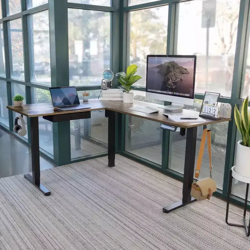 Mount-It! Grande scrivania elettrica angolare regolabile in altezza, scrivania automatica con regolazione fluida ed ergonomica dell'altezza da 28,3 a 46,5, marrone
