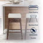Sgabello da bar senza schienale JONATHAN Y Bali Bohemian Basics in rattan, cuscino bianco con struttura in vimini marrone scuro