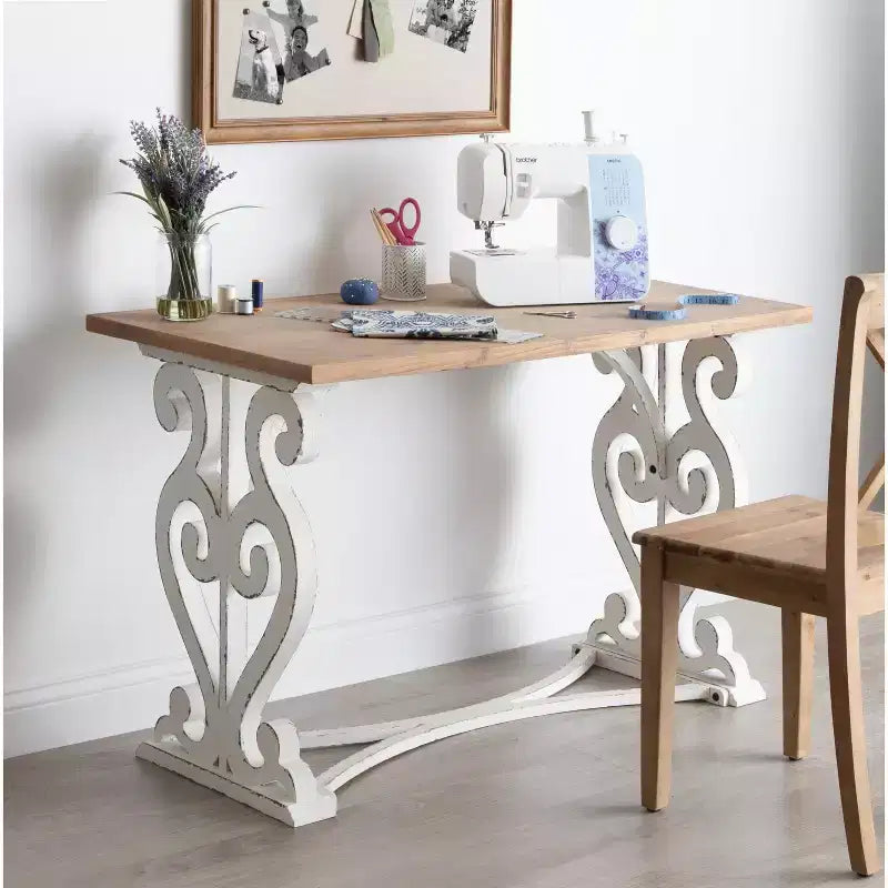 Scrivania rustica in legno intagliato Wyldwood di Kate e Laurel