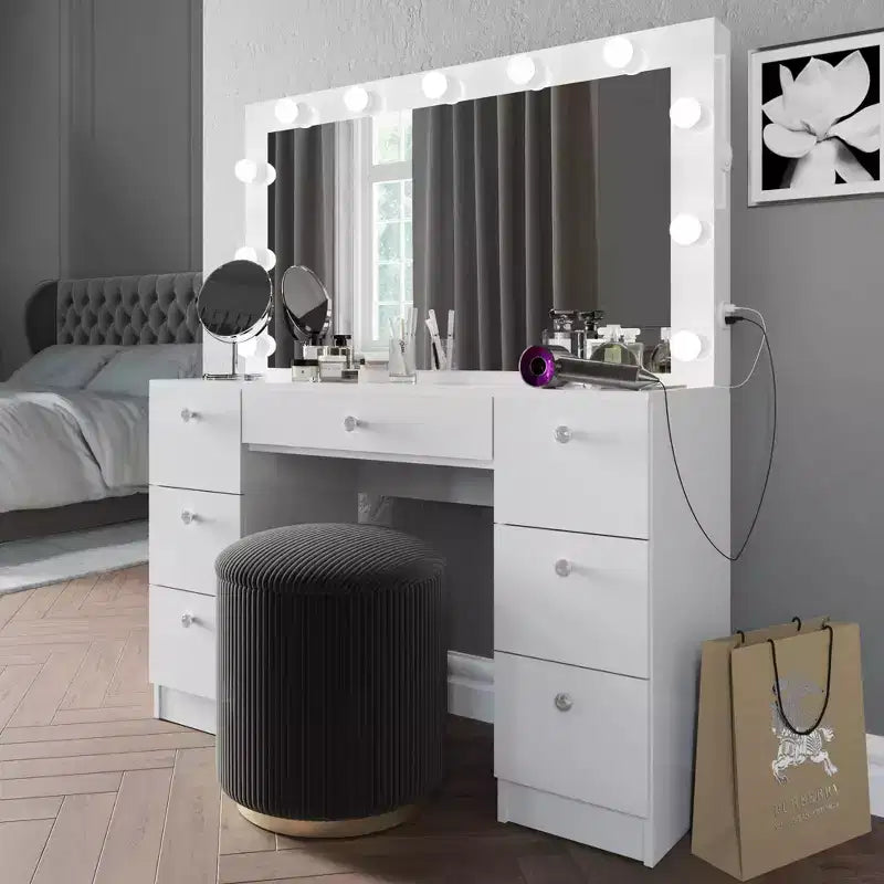 Ananke Lighted Makeup Vanity - Boahaus