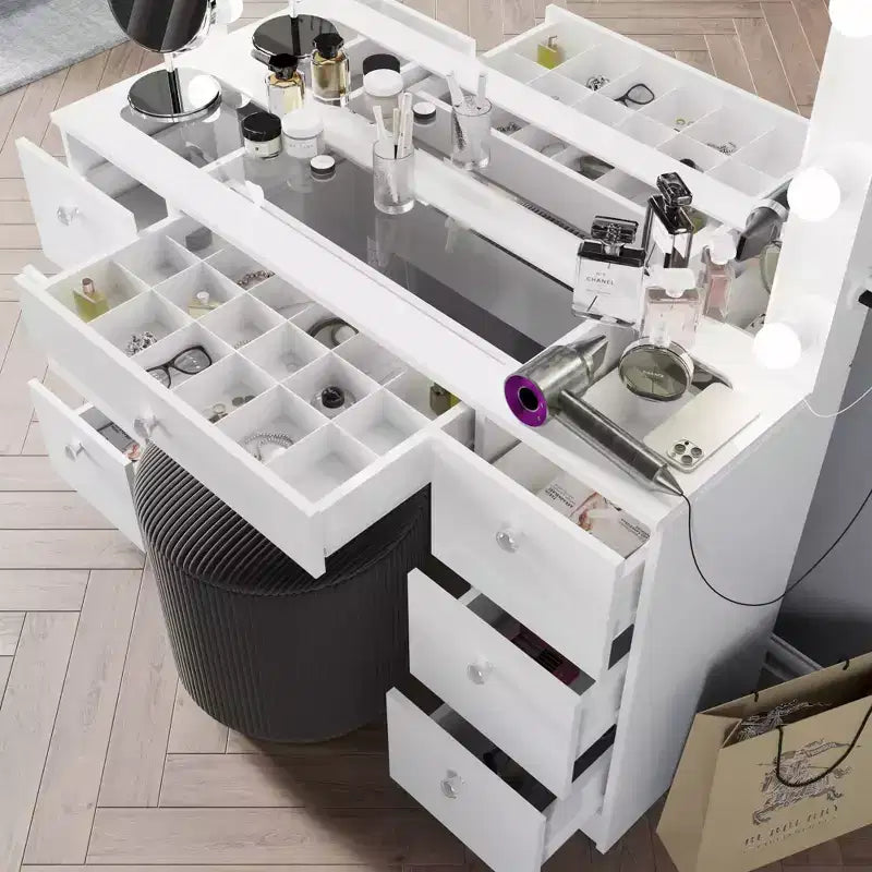 Ananke Lighted Makeup Vanity - Boahaus