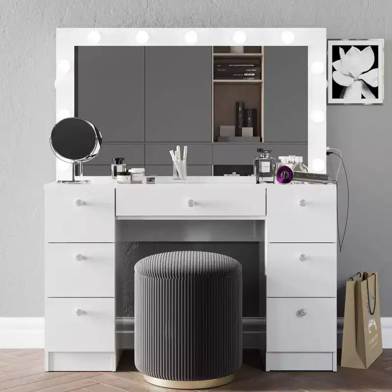 Ananke Lighted Makeup Vanity - Boahaus