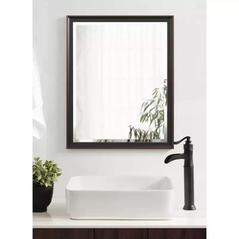 Specchio da parete con cornice Havana di Kate e Laurel