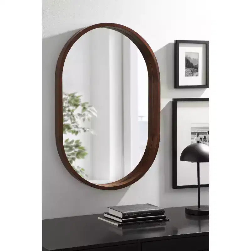 Specchio a capsula Kate e Laurel Hutton Wood, 24x36, Noce Marrone