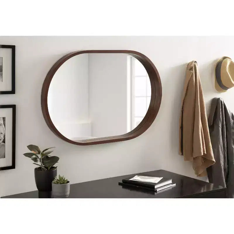Specchio a capsula Kate e Laurel Hutton Wood, 24x36, Noce Marrone