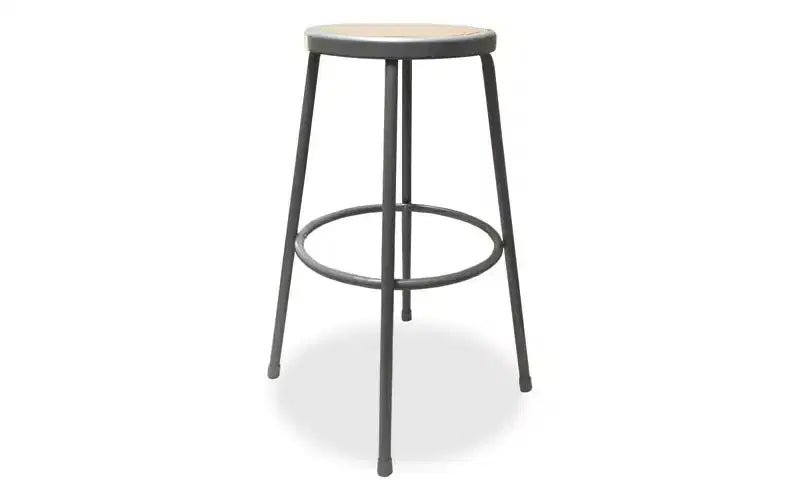 Sgabello da officina industriale Alera in metallo, senza schienale, supporta fino a 136 kg, altezza seduta 76 cm, seduta marrone, base grigia