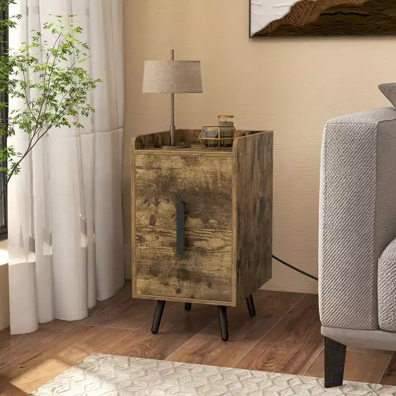 Comodino Costway con Stazione di Ricarica, Tavolini da Salotto/Camera da Lete con 2 Cassetti, Colore Caffè/Bianco/Nero