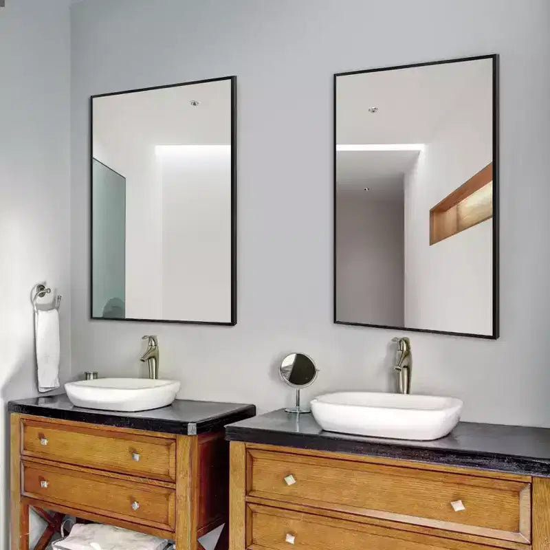 Specchio da parete decorativo rettangolare Dovelina con cornice moderna in metallo