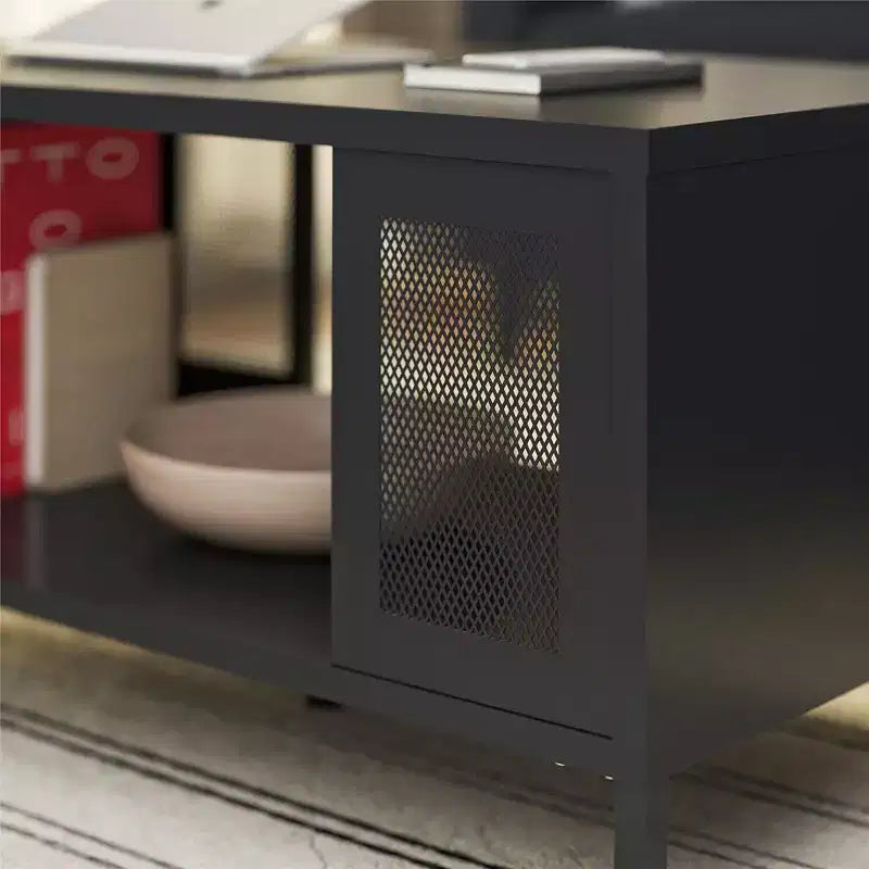 Tavolino da caffè in metallo RealRooms Shadwick con inserti in rete metallica perforata