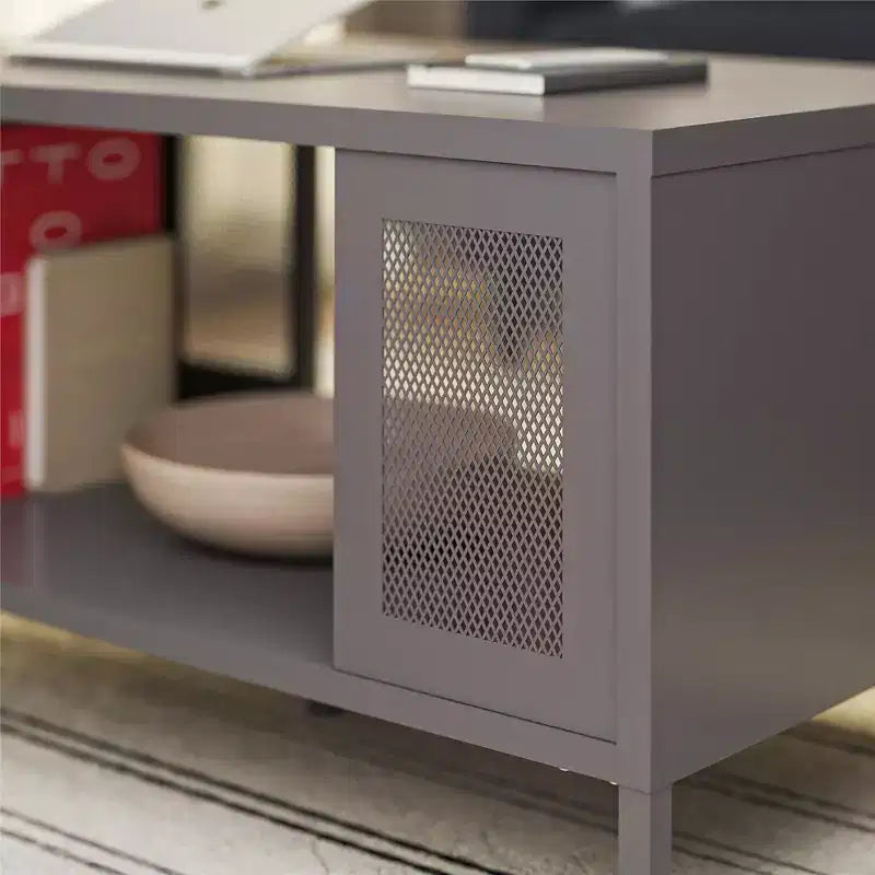 Tavolino da caffè in metallo RealRooms Shadwick con inserti in rete metallica perforata