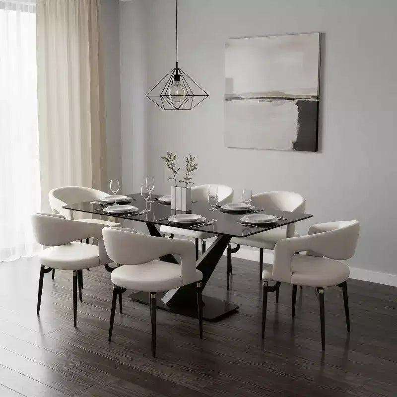 Sedia da pranzo moderna LeisureMod Entice, sedile in pelle imbottito con schienale aperto curvo e gambe in metallo, cucina moderna, sala da pranzo, casa, posti a sedere per bar