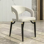 Sedia da pranzo moderna LeisureMod Entice, sedile in pelle imbottito con schienale aperto curvo e gambe in metallo, cucina moderna, sala da pranzo, casa, posti a sedere per bar