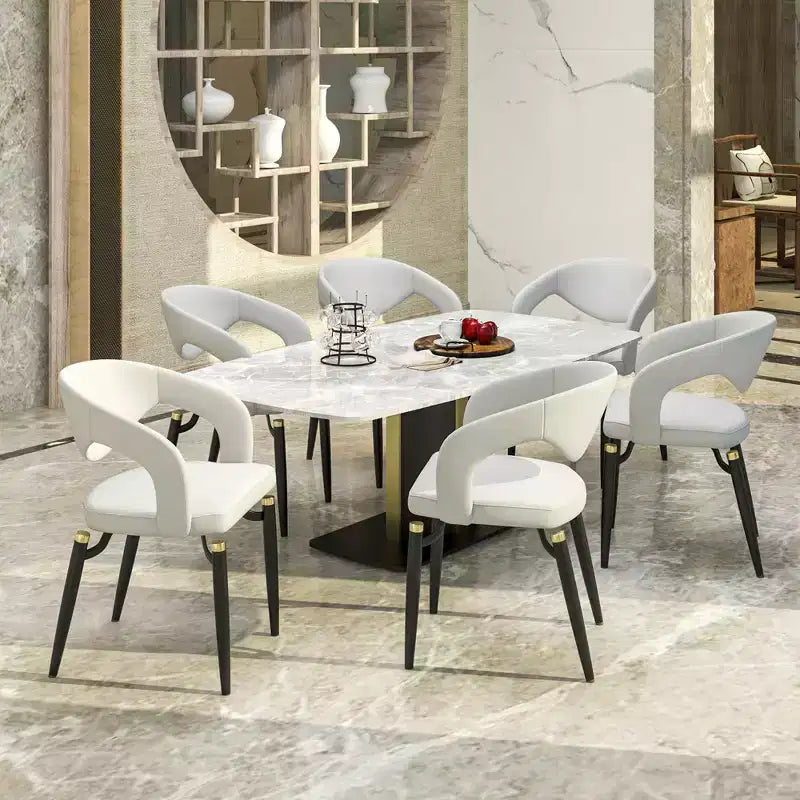 Sedia da pranzo moderna LeisureMod Entice, sedile in pelle imbottito con schienale aperto curvo e gambe in metallo, cucina moderna, sala da pranzo, casa, posti a sedere per bar
