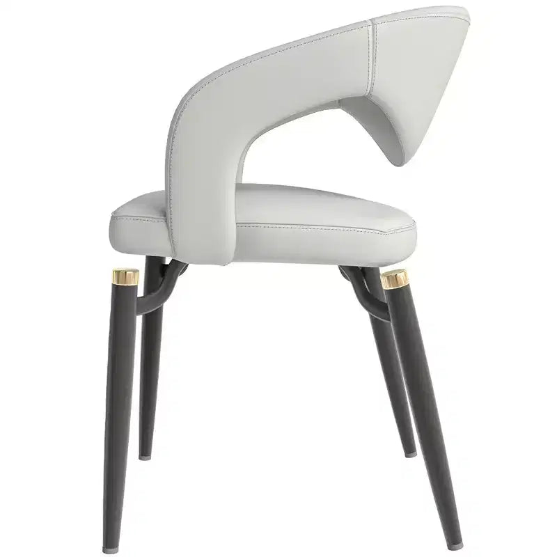 Sedia da pranzo moderna LeisureMod Entice, sedile in pelle imbottito con schienale aperto curvo e gambe in metallo, cucina moderna, sala da pranzo, casa, posti a sedere per bar