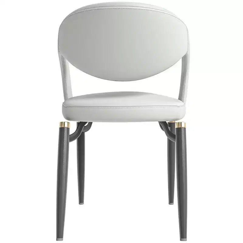 Sedia da pranzo moderna LeisureMod Entice, sedile in pelle imbottito con schienale aperto curvo e gambe in metallo, cucina moderna, sala da pranzo, casa, posti a sedere per bar