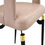 Sedia da pranzo moderna LeisureMod Entice, sedile in pelle imbottito con schienale aperto curvo e gambe in metallo, cucina moderna, sala da pranzo, casa, posti a sedere per bar