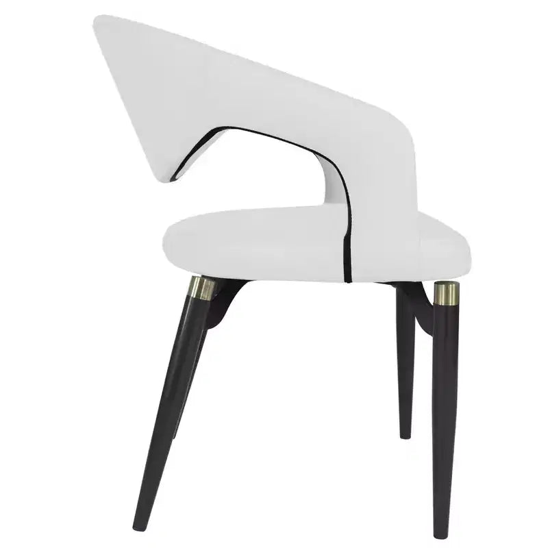 Sedia da pranzo moderna LeisureMod Entice, sedile in pelle imbottito con schienale aperto curvo e gambe in metallo, cucina moderna, sala da pranzo, casa, posti a sedere per bar