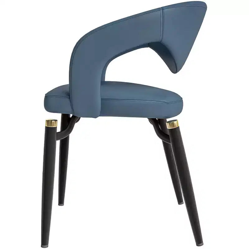 Sedia da pranzo moderna LeisureMod Entice, sedile in pelle imbottito con schienale aperto curvo e gambe in metallo, cucina moderna, sala da pranzo, casa, posti a sedere per bar