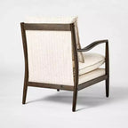 Sedia accent crema con cuscino a cappello e struttura in legno - Threshold with Studio McGee