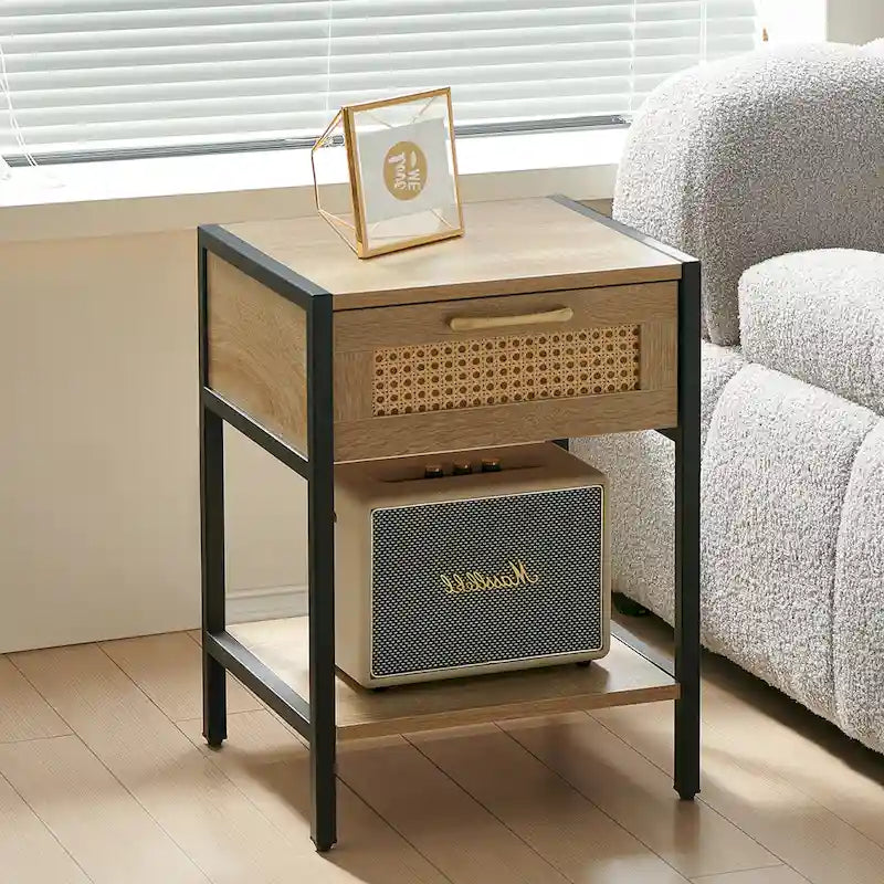 Comodino in Rattan con 1 Cassetto e Ripiano
