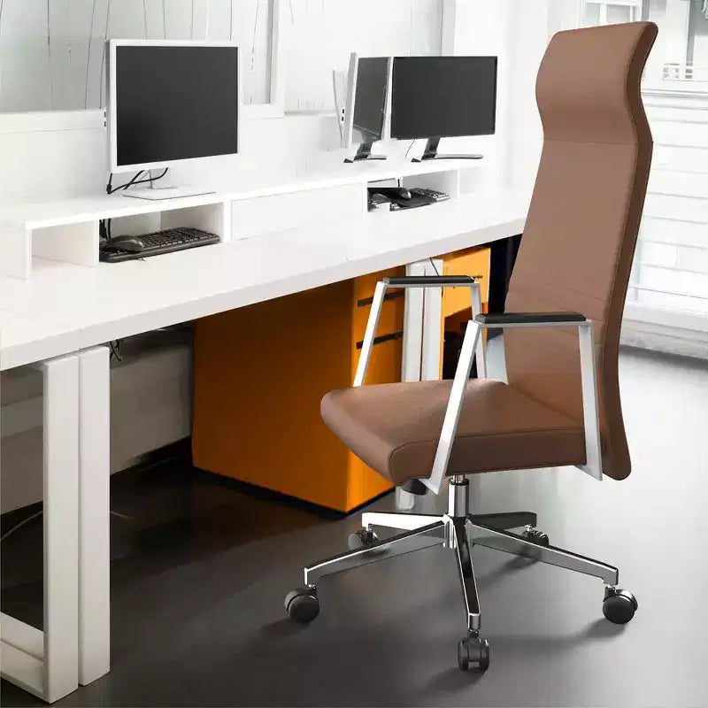 Sedia da ufficio ergonomica LeisureMod Adorit High-Back in pelle - Girevole e reclinabile - Sedia da scrivania direzionale regolabile