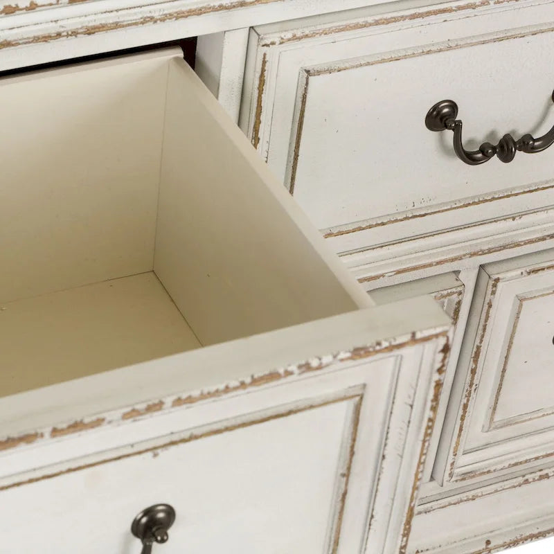 Cassettiera The Gray Barn Abbey Park con 7 cassetti, marrone invecchiato e bianco antico