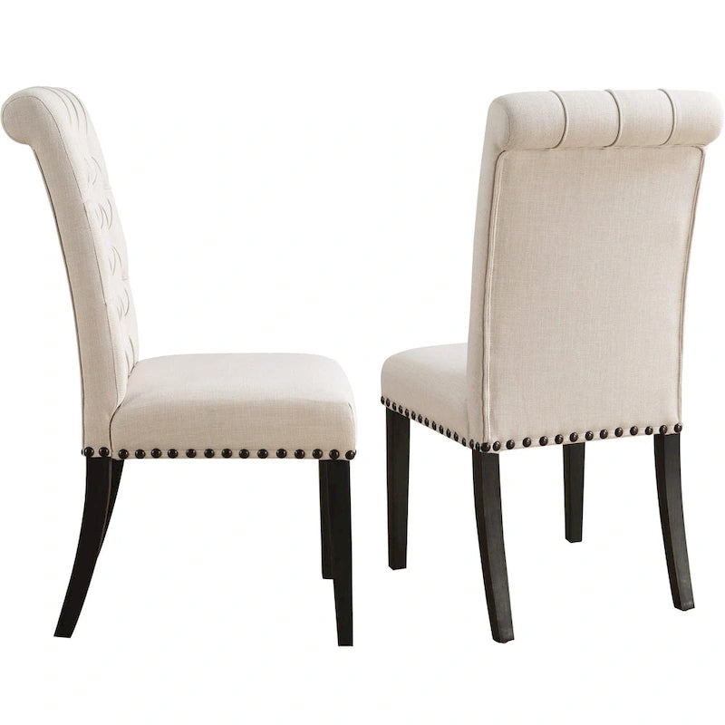 Sedie da pranzo trapuntate color beige con bottone, schienale curvo e borchie decorative (set da 2)
