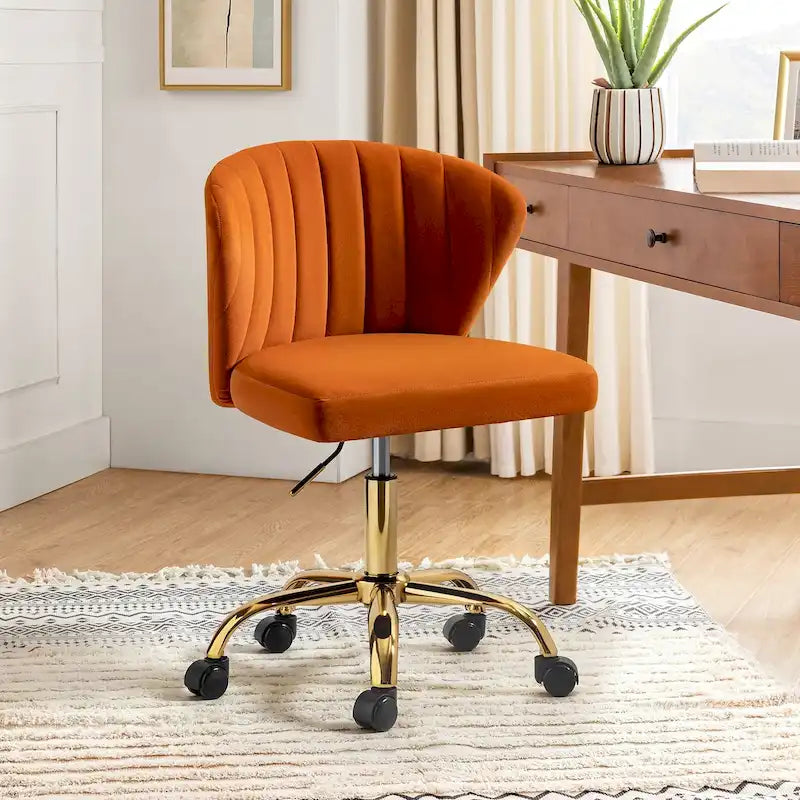 Sedia da ufficio ergonomica Ilia Modern Velvet Wingback girevole a 360 gradi con schienale trapuntato a canali di HULALA HOME