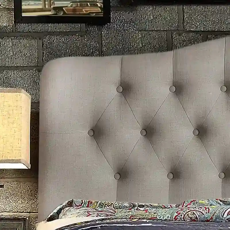 Struttura letto imbottita Tara Virgil a piattaforma curva con bottoni trapuntati
