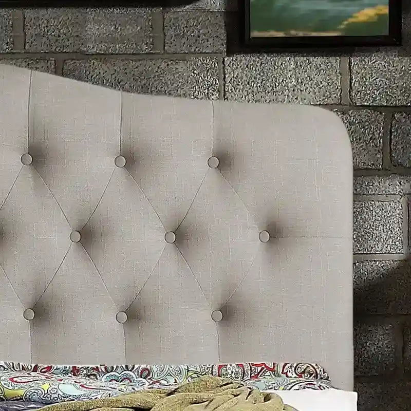 Struttura letto imbottita Tara Virgil a piattaforma curva con bottoni trapuntati