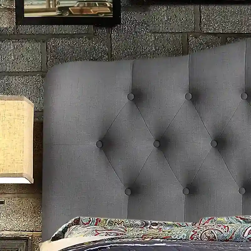 Struttura letto imbottita Tara Virgil a piattaforma curva con bottoni trapuntati