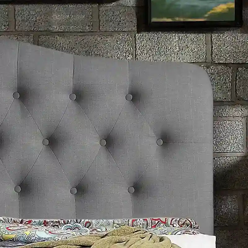 Struttura letto imbottita Tara Virgil a piattaforma curva con bottoni trapuntati