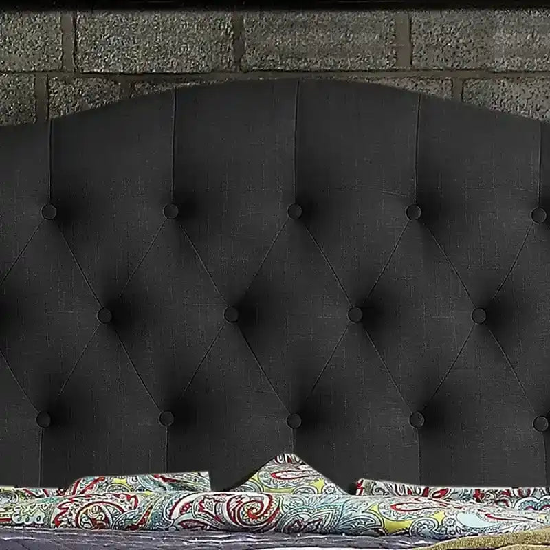Struttura letto imbottita Tara Virgil a piattaforma curva con bottoni trapuntati