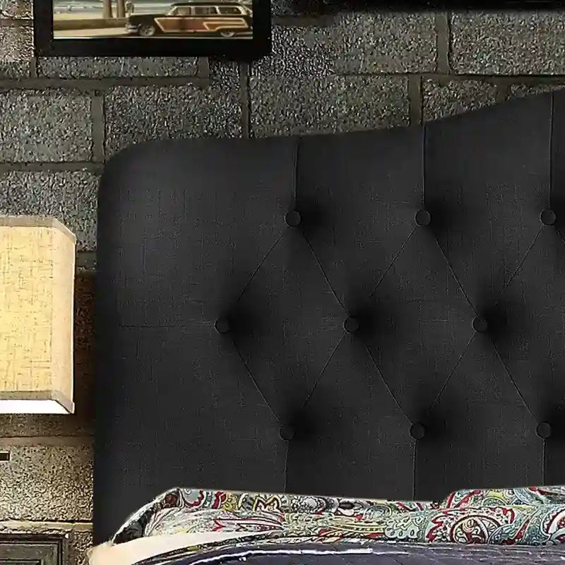 Struttura letto imbottita Tara Virgil a piattaforma curva con bottoni trapuntati