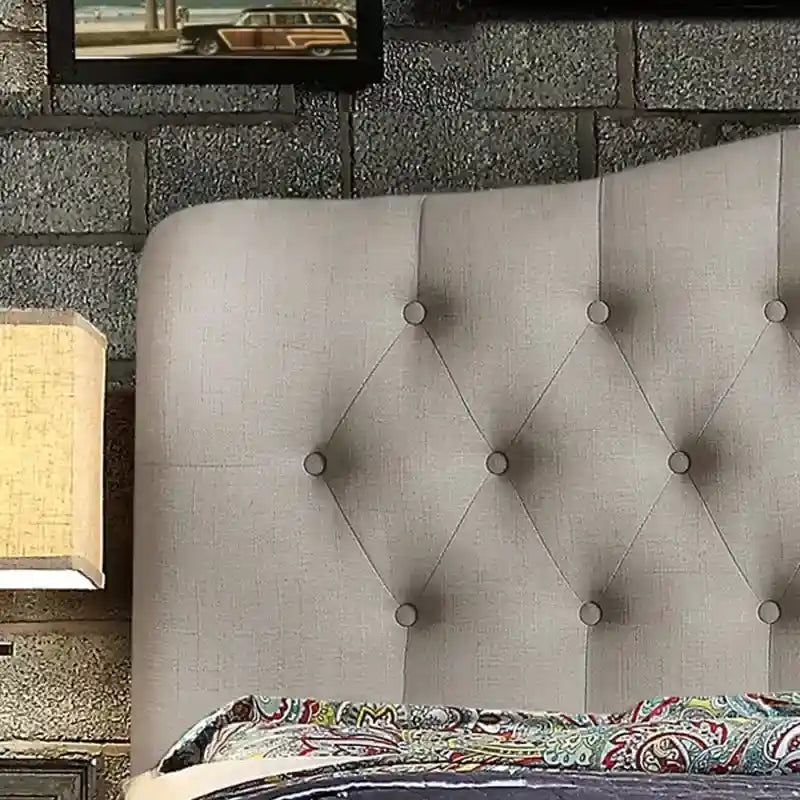 Struttura letto imbottita Tara Virgil a piattaforma curva con bottoni trapuntati