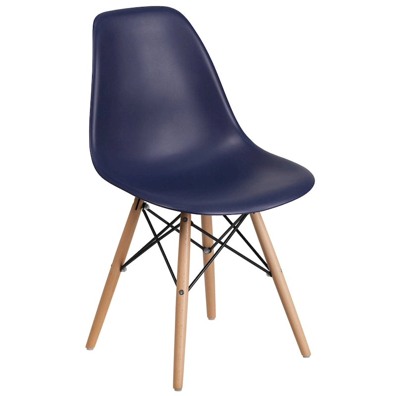 Sedia in plastica con gambe in legno