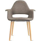 Poltrona moderna imbottita in tessuto organico con gambe in legno naturale per sala da pranzo, ufficio o come sedia laterale per salotto