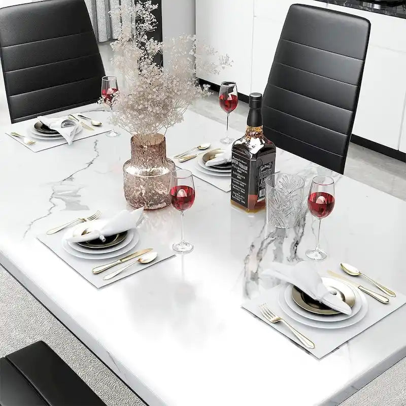 Mieres Set da pranzo moderno 5 pezzi con tavolo con ripiano in finto marmo e 4 sedie da pranzo rivestite in similpelle