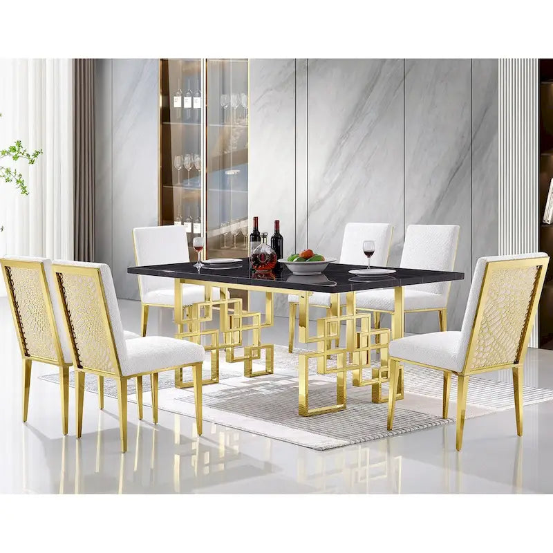 Sedie da pranzo di lusso in bouclé bianco con gambe in metallo lucido color oro