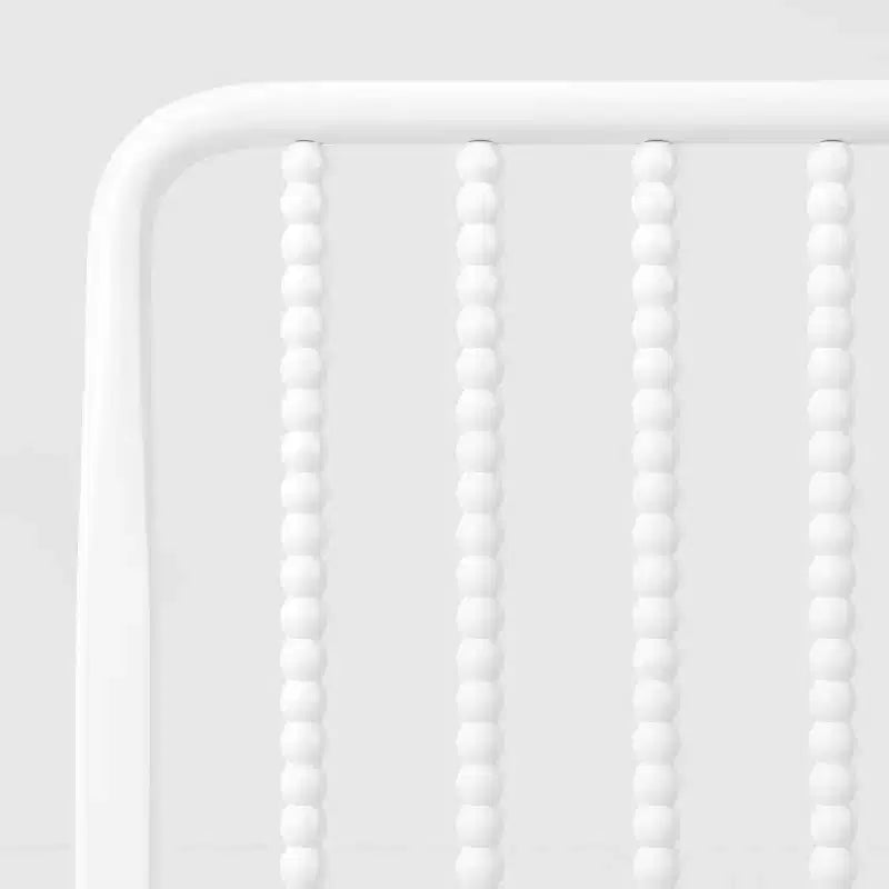 Letto singolo per bambini con sponde a fuso tornite tradizionali - Pillowfort