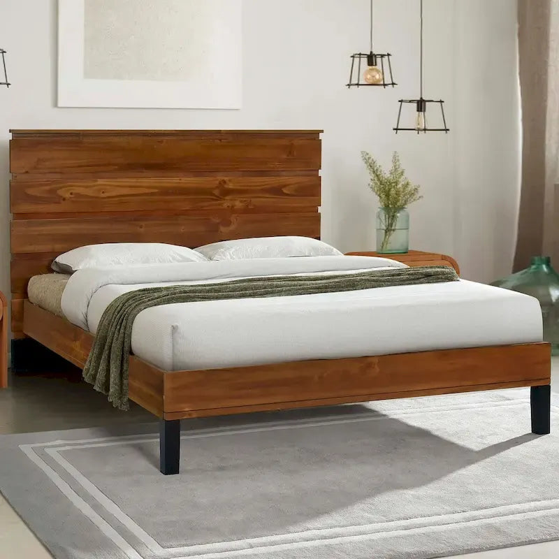 Letto a piattaforma matrimoniale in legno massello con testiera a sei pannelli